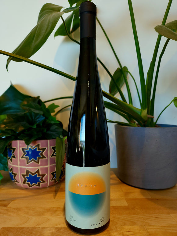 Bottle and front label of Bikicki Sfera natural wine