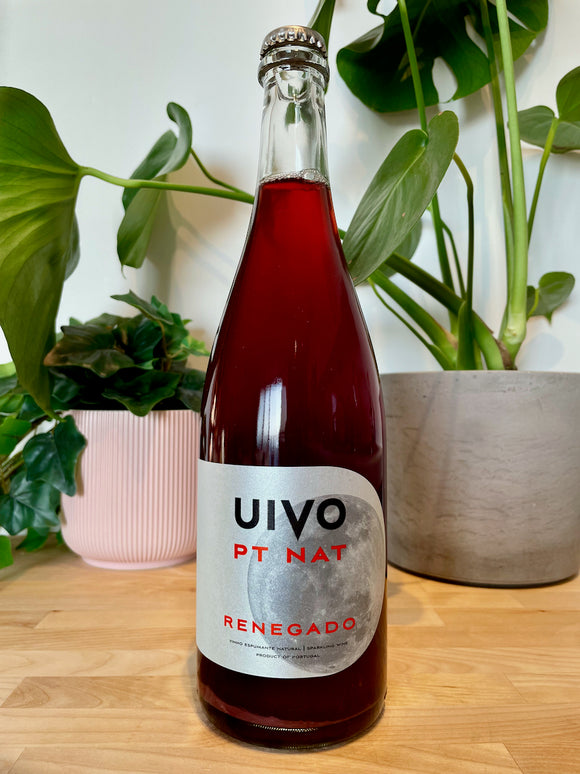 Front label of Folias De Baco 'Uivo' PT Nat Renegado natural wine bottle